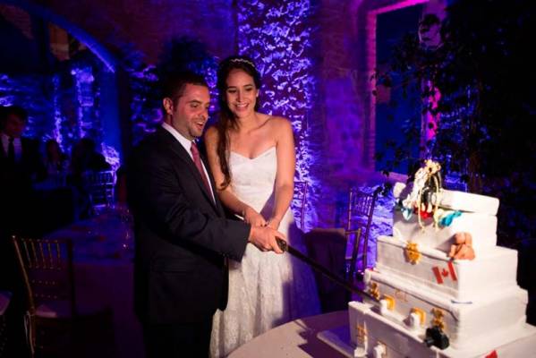 2e1ax_default_entry_cake-wedding-lights-colors